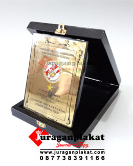 PLAKAT KAYU K13