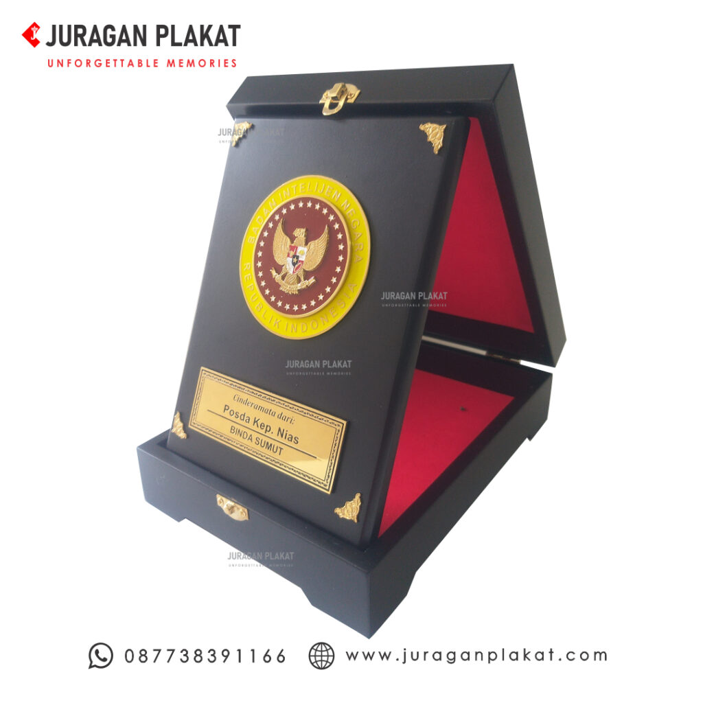 PLAKAT KAYU BOX KUNINGAN BIN | juraganplakat.com